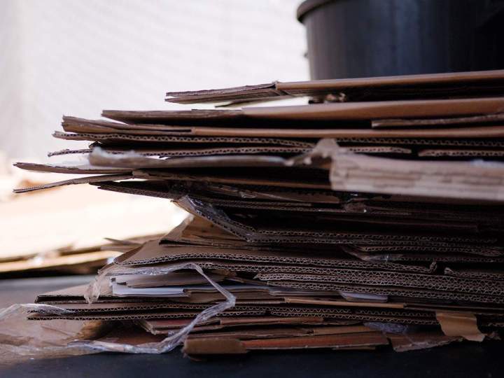 Gestion simplifiée des déchets avec la collecte de cartons.